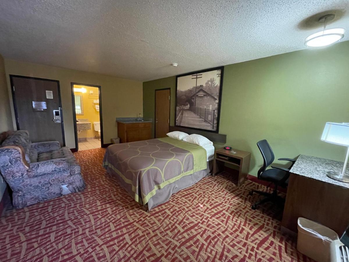 Super 8 By Wyndham Van Buren/Ft. Smith Area מראה חיצוני תמונה
