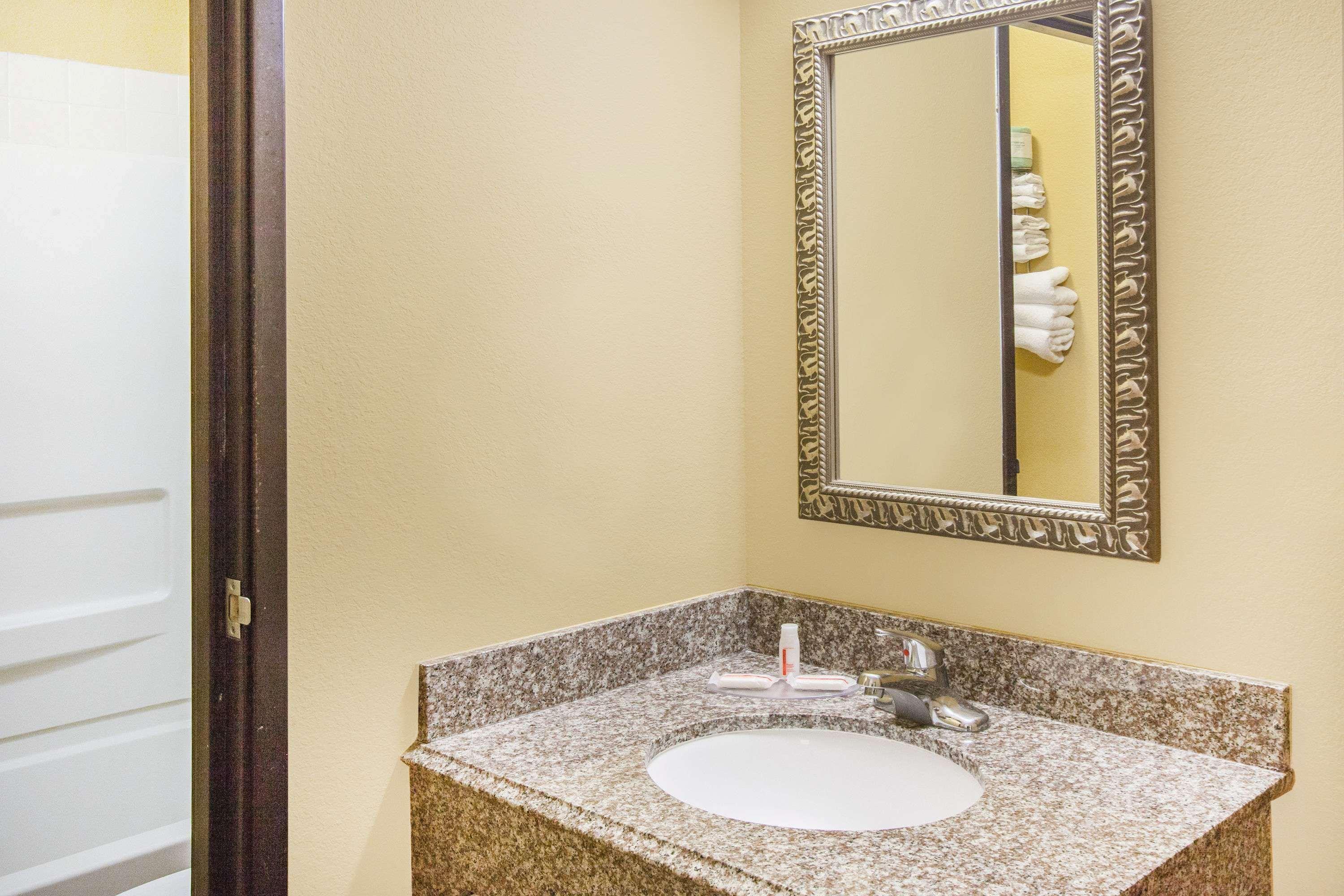 Super 8 By Wyndham Van Buren/Ft. Smith Area מראה חיצוני תמונה