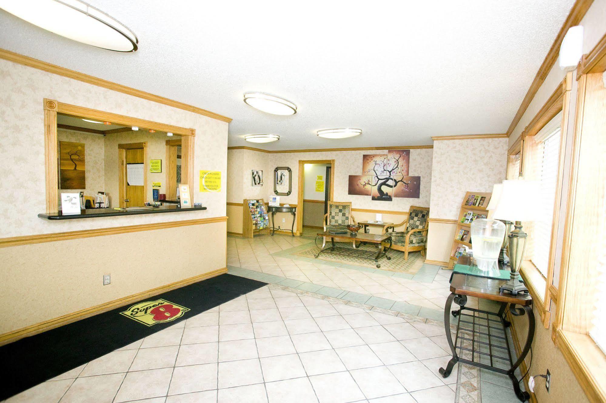 Super 8 By Wyndham Van Buren/Ft. Smith Area מראה פנימי תמונה